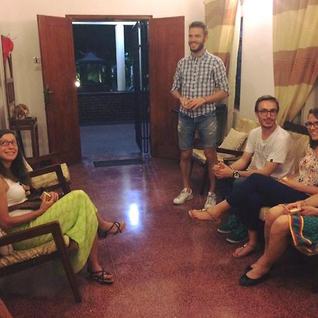 Colombo Lavinia Beach Hostel Dehiwala-Mont Lavinia Extérieur photo
