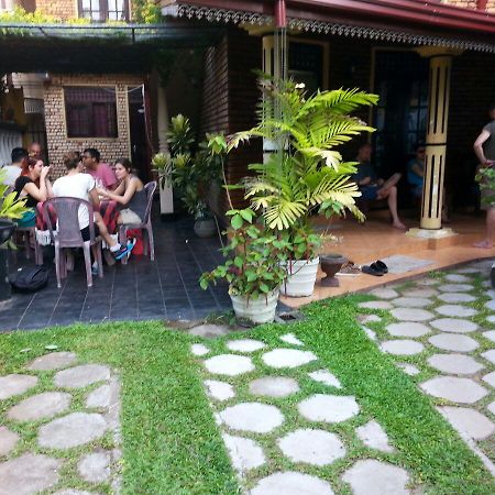 Colombo Lavinia Beach Hostel Dehiwala-Mont Lavinia Extérieur photo