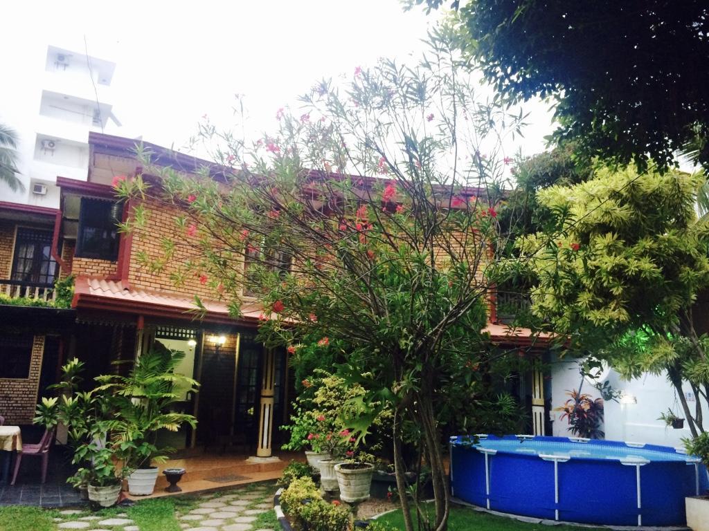 Colombo Lavinia Beach Hostel Dehiwala-Mont Lavinia Extérieur photo