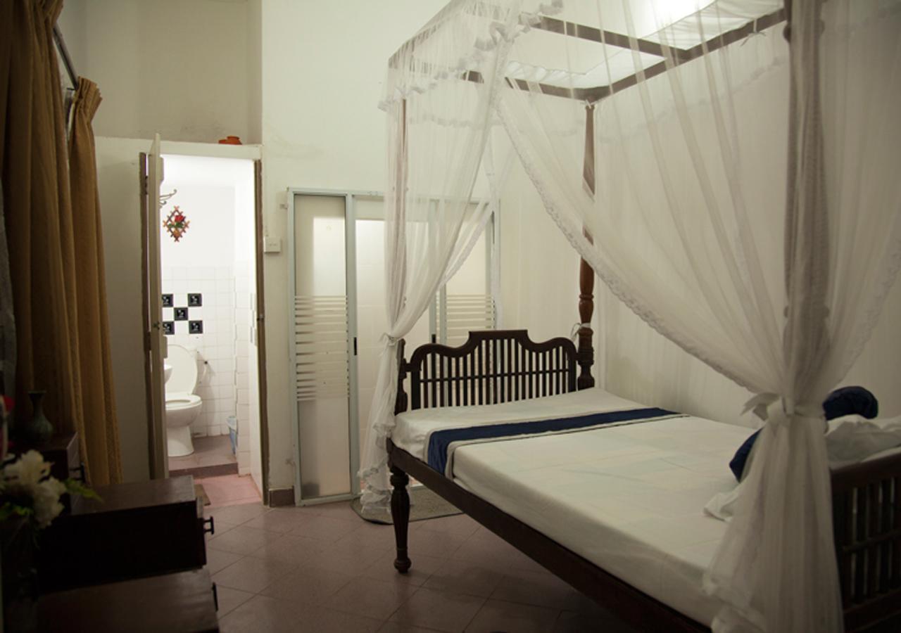 Colombo Lavinia Beach Hostel Dehiwala-Mont Lavinia Extérieur photo