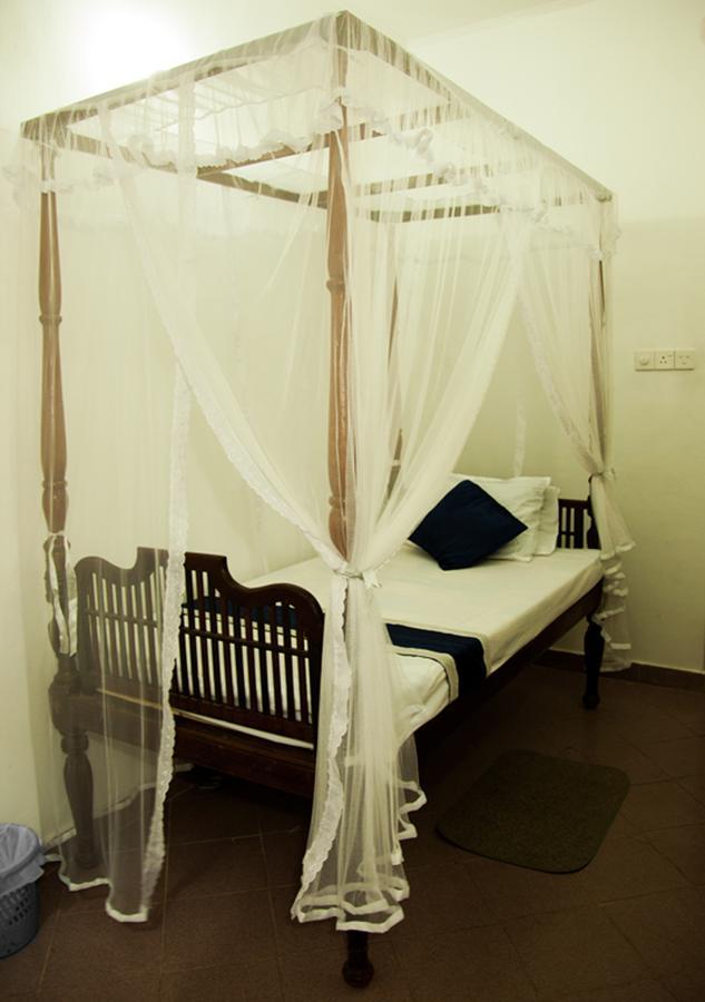 Colombo Lavinia Beach Hostel Dehiwala-Mont Lavinia Extérieur photo